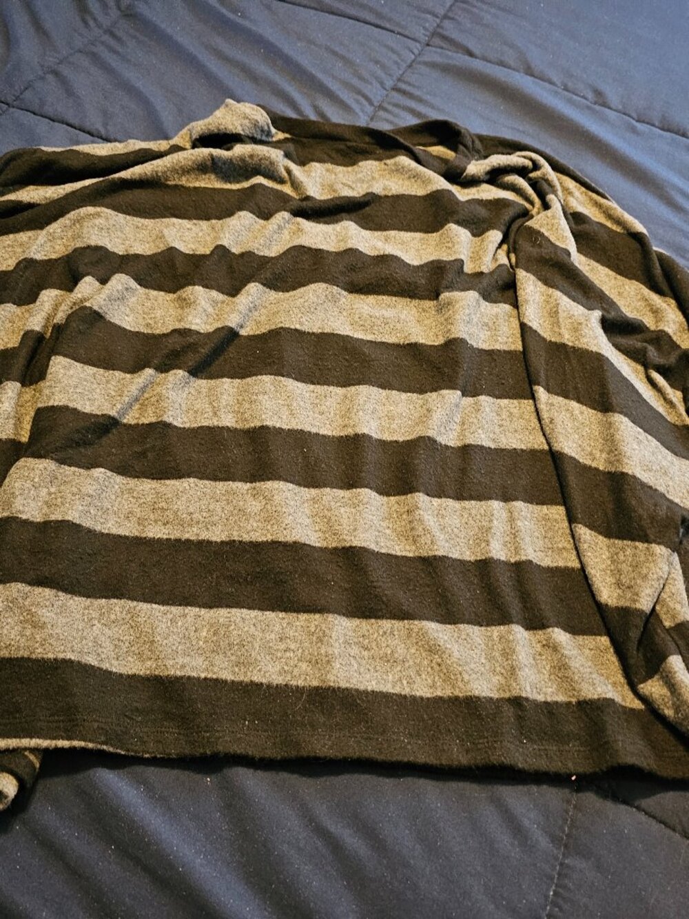 Black and gray striped 3/4 sleeve top from Cherish, sz M/L, fits like an XL